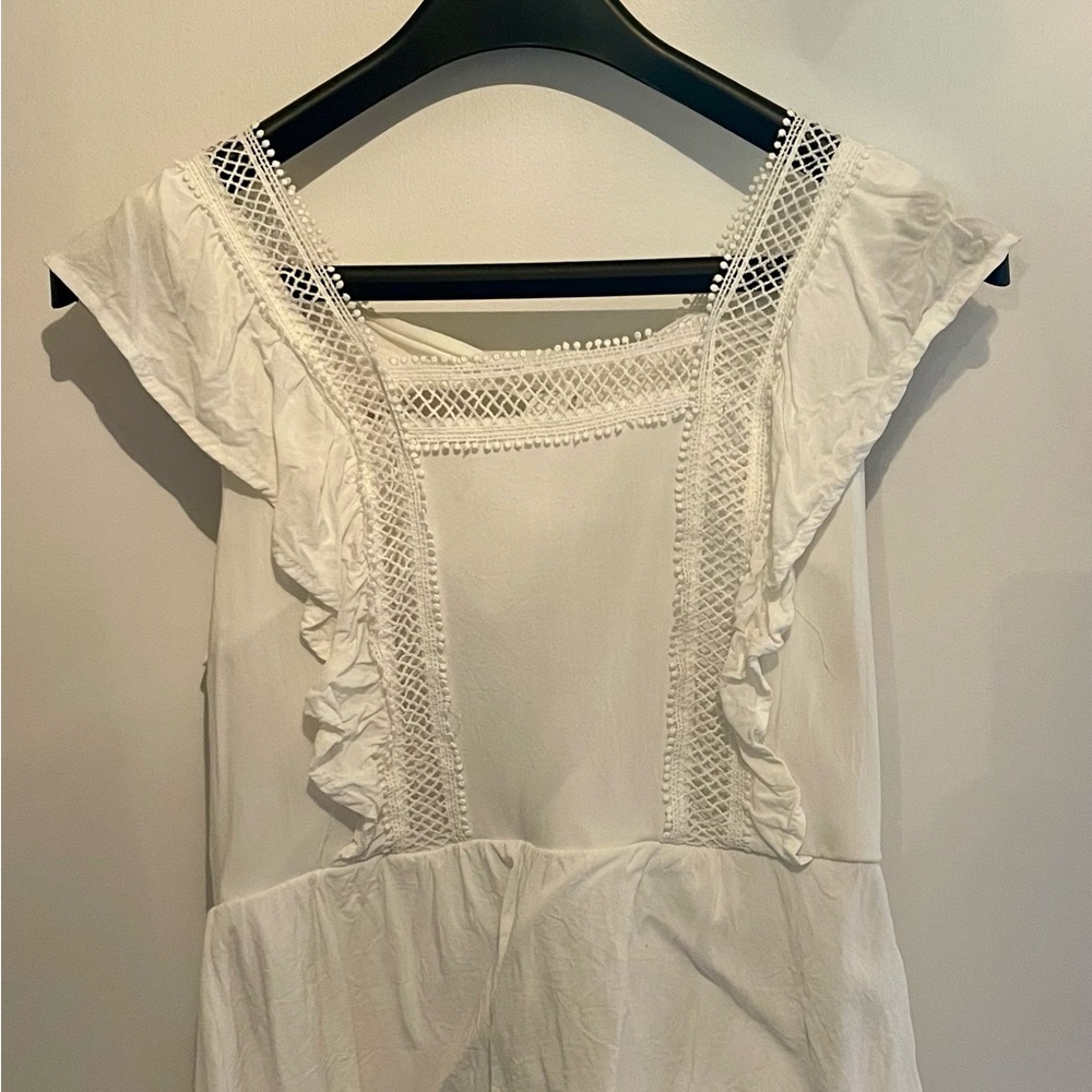 Cute White Ruffled Sleeveless Top